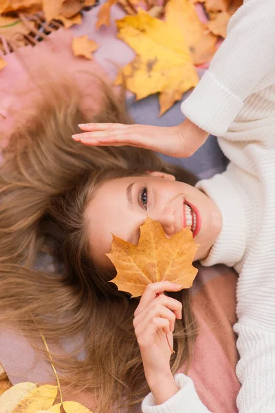 Season People Concept Beautiful Young Woman Autumn Maple Leaves Lying — Stock Photo, Image