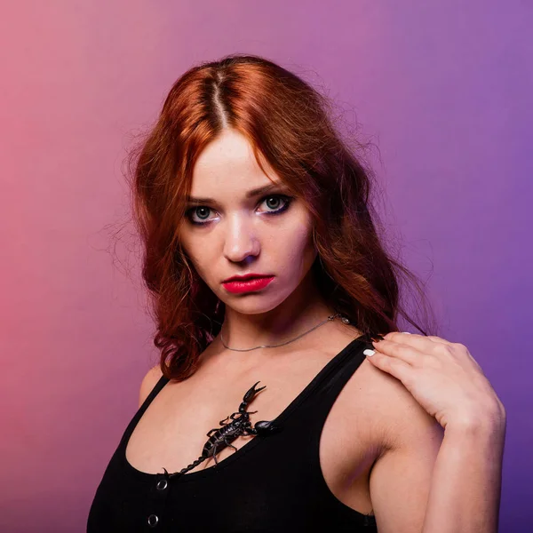 Beautiful Seductive Fashion Redhead Female Make Scorpion Studio — Stock Photo, Image