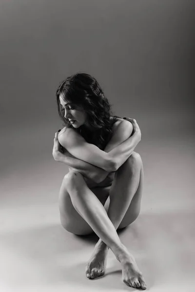 Çıplak Kadın Silueti Çıplak Vücutlu Baştan Çıkarıcı Genç Bir Kadın — Stok fotoğraf