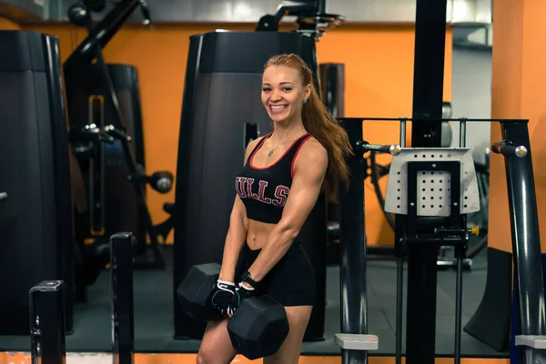 Imagen Mujer Musculosa Seductora Haciendo Ejercicios Gimnasio —  Fotos de Stock