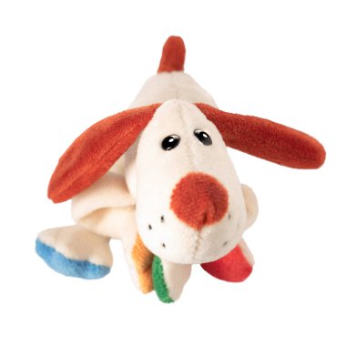 Beyaz arka planda yumuşak oyuncak köpek