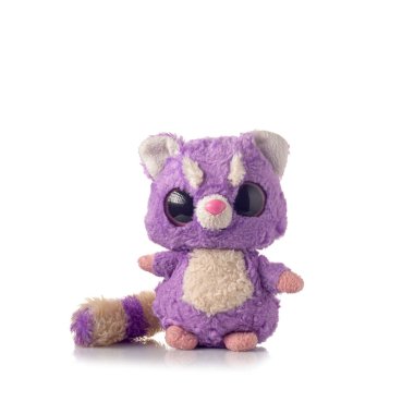 Beyaz arka planda yumuşak oyuncak kedi