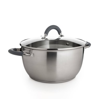 Mutfak aletleri, saplı metal tencere, beyaz arka planda.