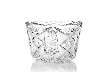 Cam vazo, desenli, beyaz arkaplanlı, yansımalı.