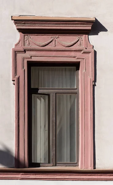 Janelas Fachadas Cidade Velha Com Elementos Decorativos — Fotografia de Stock