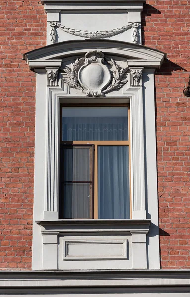 Janelas Fachadas Cidade Velha Com Elementos Decorativos — Fotografia de Stock