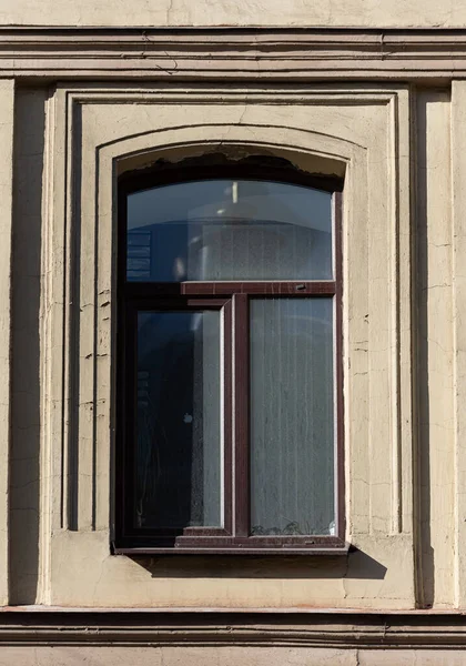 Fenster Alten Stadtfassaden Mit Dekorativen Elementen — Stockfoto