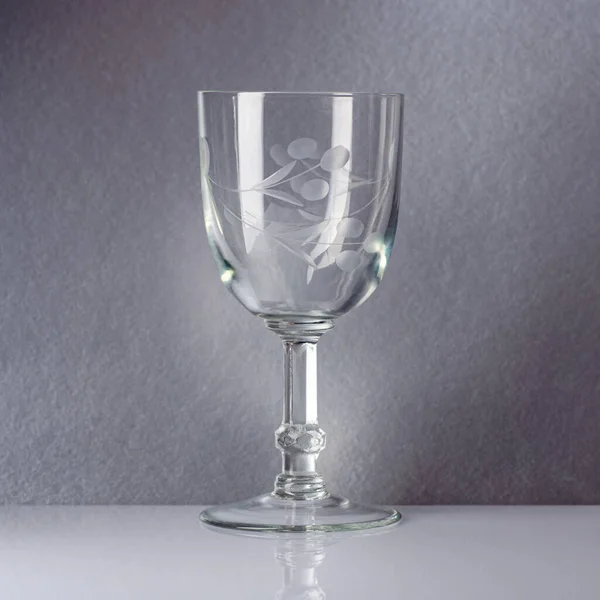 Vaso Vidrio Transparente Para Bebidas Fuertes Sobre Fondo Gris — Foto de Stock