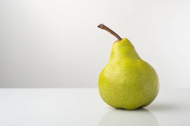 Armut, pakkham çeşitleri, hafif arkaplanda, yansımalı.