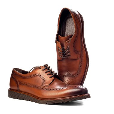 Müfettiş çizmeleri, kahverengi, düz tabanlı, beyaz arka planda.