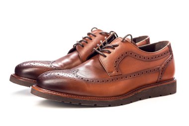 Müfettiş çizmeleri, kahverengi, düz tabanlı, beyaz arka planda.