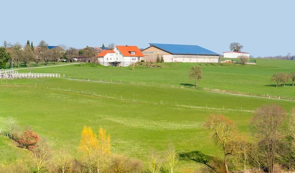 Tanya és mezőgazdasági terület — Stock Fotó