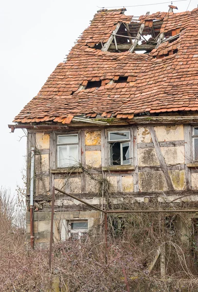 Verfallenes altes Bauernhaus — Stockfoto