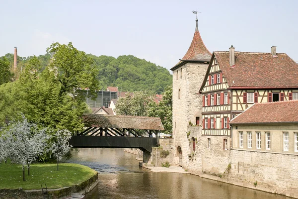 Uitzicht op de stad van een stad genaamd Schwaebisch Hall in Zuid-Duitsland — Stockfoto