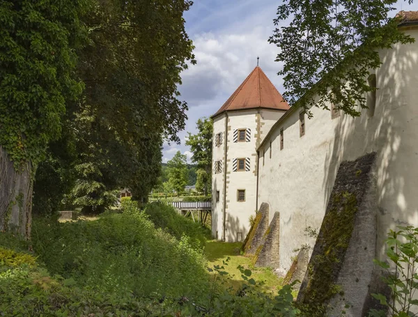 夏季德国南部Jagsthausen城堡周围的风景 — 图库照片