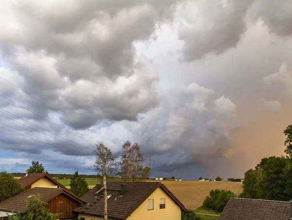 德国南部傍晚时分的暴风雨般的乡村风景 — 图库照片