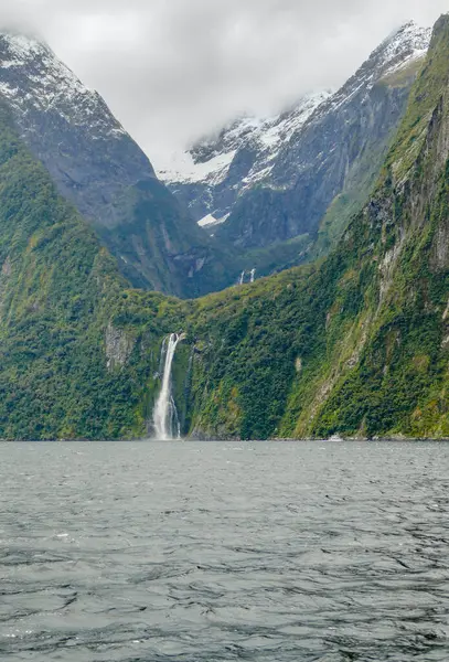 Waterval Rond Milford Sound Het Zuidereiland Van Nieuw Zeeland — Stockfoto