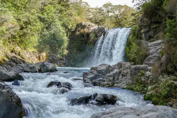 Zonnig Landschap Rond Een Waterval Nieuw Zeeland — Stockfoto