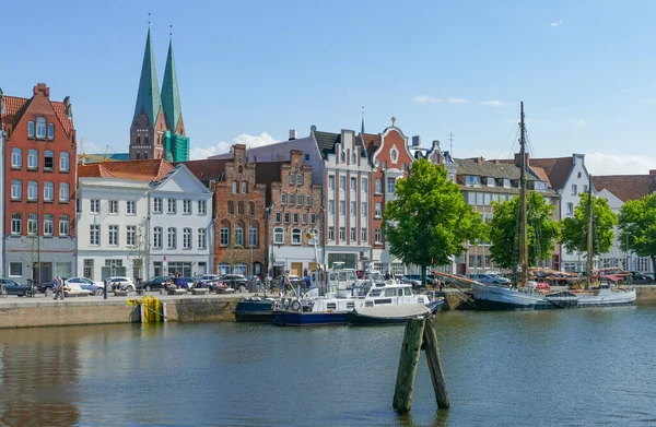 Paisaje Junto Agua Ciudad Hanseática Luebeck Una Ciudad Norte Alemania —  Fotos de Stock