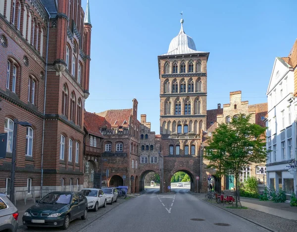 北ドイツの交通の便の良い都市ルーベックにある歴史的なブルガー — ストック写真