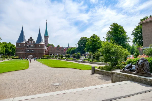 Landschaft Rund Das Holstentor Lübeck Einer Norddeutschen Hansestadt — Stockfoto