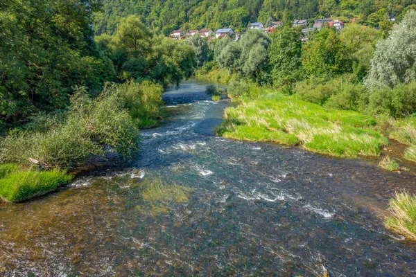 Hohenlohe Niedernhall Yakınlarındaki Kocher Nehrinin Güneşli Manzarası Yaz Mevsiminde Güney — Stok fotoğraf