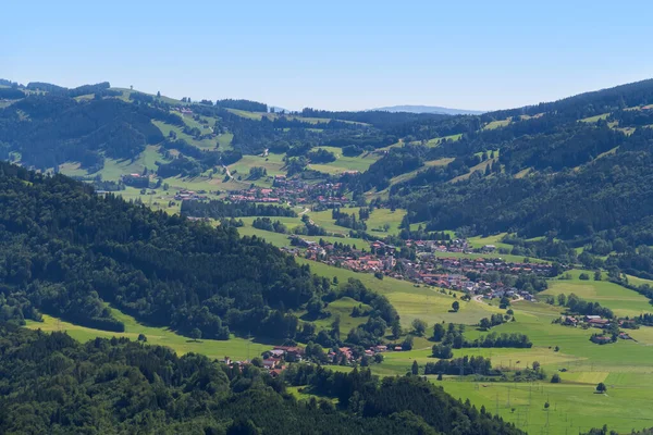ドイツ スワビアのアルゲウ地方のImmenstadt周辺のImmenstedter Hornから見た牧歌的な空中風景 — ストック写真