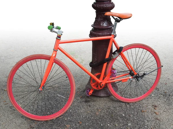 Czerwony rower w Amsterdam — Zdjęcie stockowe