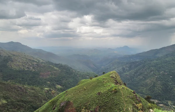 Горные пейзажи Шри-Ланки — стоковое фото