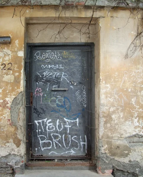 Puerta vieja en Praga — Foto de Stock