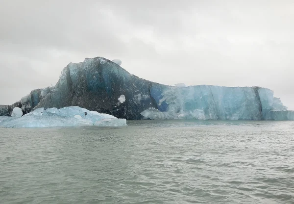 Coastal iceberg scenery — Stock Photo, Image