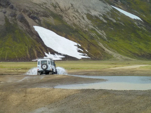 Off-road vehicle in Iceland — Stock Photo, Image