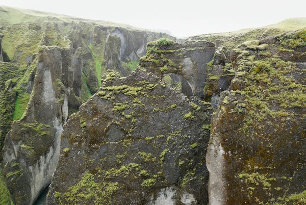 Rock σχηματισμό στην Ισλανδία — Φωτογραφία Αρχείου