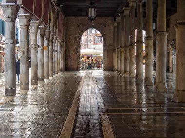 Pazar kapandıktan sonra boş Mercato del Pesce 'de Venedik, Veneto, İtalya