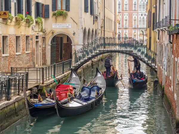 Los Turistas Disfrutan Paseo Góndola Río Alboro Venecia Véneto Italia — Foto de Stock