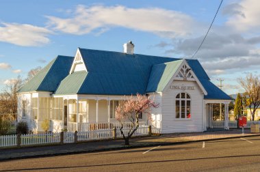 Orijinal Postane 1831 yılında kuruldu ve şu anki bina 1907 yılında tamamlandı - Fingal, Tazmanya, Avustralya
