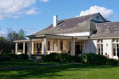 Yarra Vadisi 'ndeki Chateau Yering Oteli, Yering, Victoria, Avustralya' da 5 yıldızlı konaklama ve yemek imkanı sunuyor.