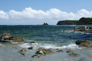 Kartallar Yuvası engin bir kaya platformunda yer alan alışılmadık bir kumtaşı oluşumudur ve gelgitte sular altında kalır.