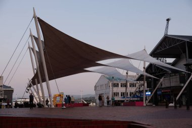 Queens Wharf, Kraliçe Victoria 'nın anısına, Wellington' ın ilk halk rıhtımı ve 20. yüzyılın sonlarına kadar şehrin limanının önemli bir parçasıydı.