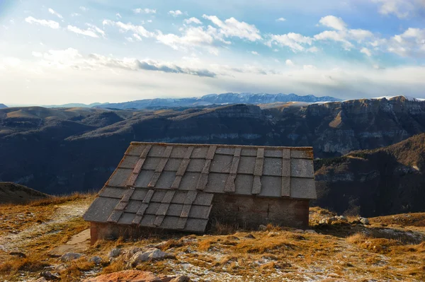 Alpine summer house "Malga Porto Di Sopra"  at sunset — Stock Photo, Image