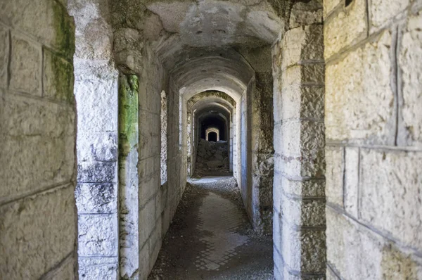ドッソ ソモ砦の内部 ドッソ ソモ砦 ドッソ ソモ砦 オーストリア人のヴェルク セラダと呼ばれる砦である Altipiani Folgaria — ストック写真