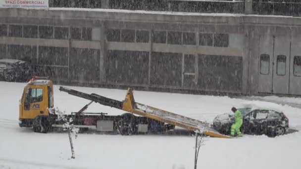 2020 Cornedo Vicentino Veneto Italy Tow Truck Rescue Hard Snowffaltow — 비디오