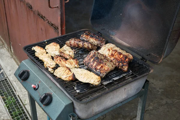 Rusty Gas Barbecue Chicken Breasts Beef Chops Cooking — Stock Photo, Image