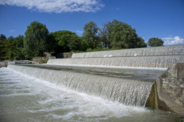 şelale geçerli Nehri üzerinde
