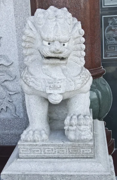 Stone Imperial Guardian Lion (Female) — Stock Photo, Image