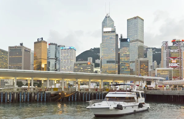 Hong Kong publicznym molo w Victoria Harbour — Zdjęcie stockowe