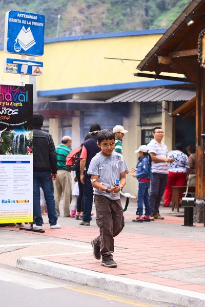 Niño en Carnaval en Banos, Ecuador — Foto de Stock