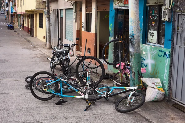 Reparaciones de bicicletas en Galápagos, Ecuador — Foto de Stock