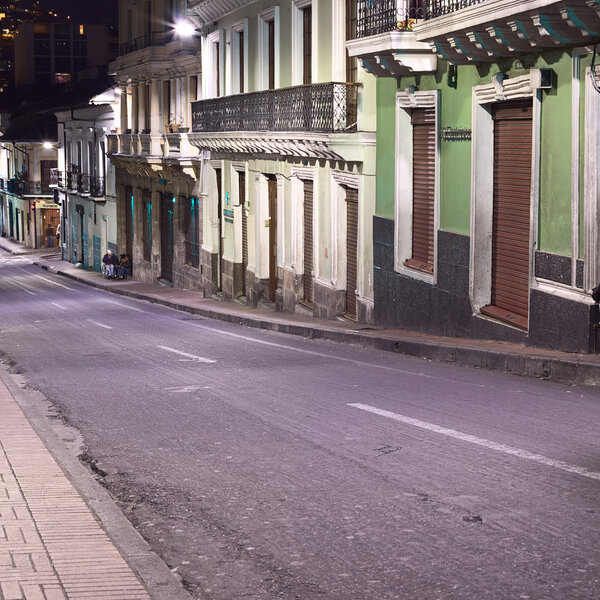 Улица Венесуэла в центре города Кито, Эквадор
