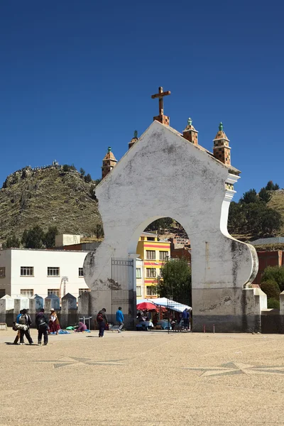 Utfärda utegångsförbud för av basilikan i Copacabana i Bolivia — Stockfoto